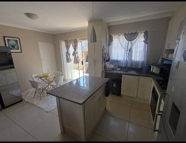 3 BEDROOM TOWNHOUSE FOR SALE IN BRIDGEMEADE